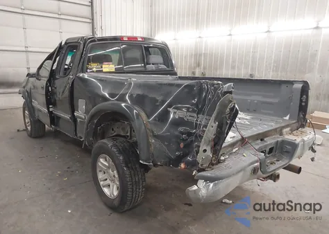 2000 Toyota Tundra Ltd V8 z USA, uszkodzony, nr VIN 5TBBT4817YS046995